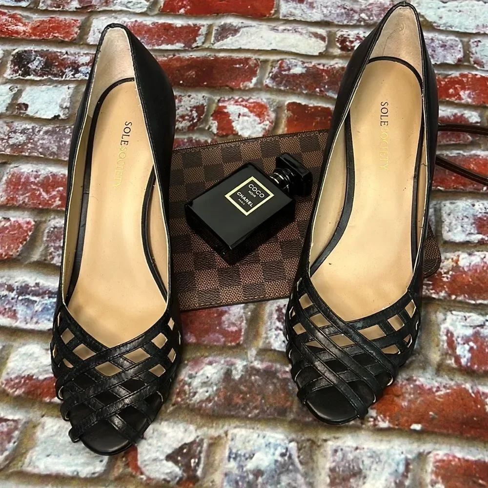* Sole Society Black leather heels with peep toe and Kris Kross detail